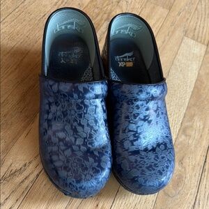 Dansko XP 2.0 Blue Patterned Clogs